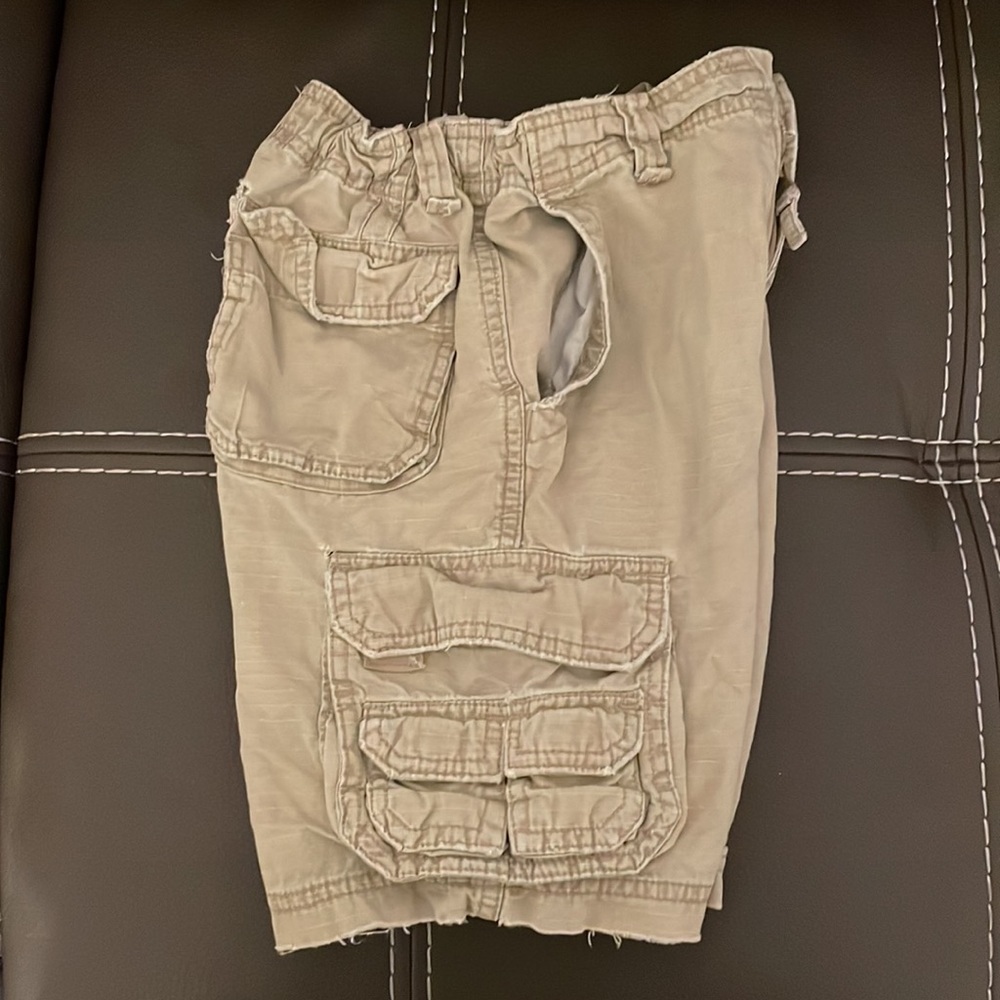 Faded Glory boys size‎ 6 cargo pocket khaki shorts.